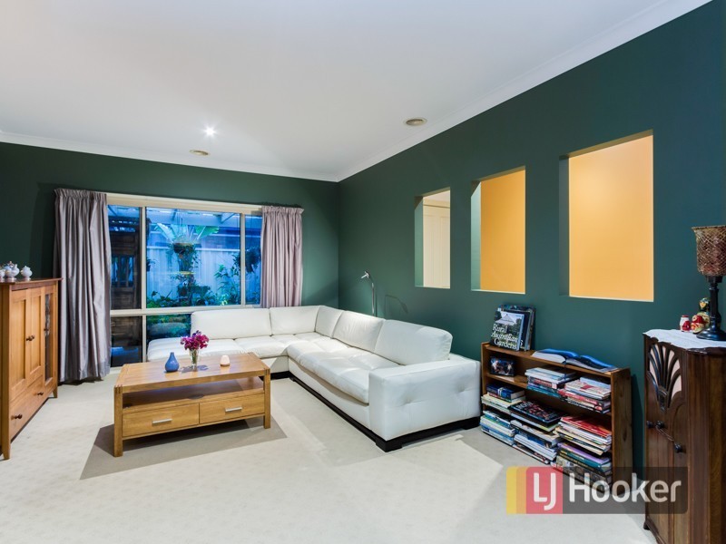 35 Bluehills Boulevard, Pakenham VIC 3810