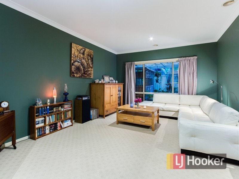 35 Bluehills Boulevard, Pakenham VIC 3810