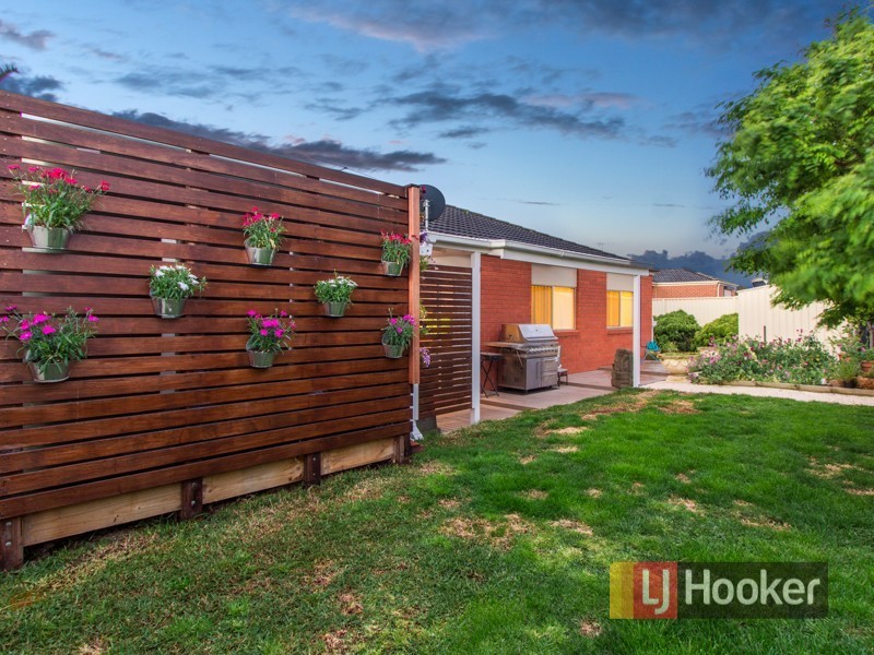 35 Bluehills Boulevard, Pakenham VIC 3810