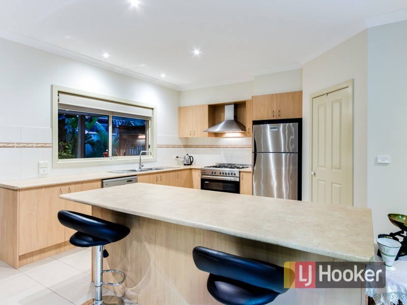 35 Bluehills Boulevard, Pakenham VIC 3810