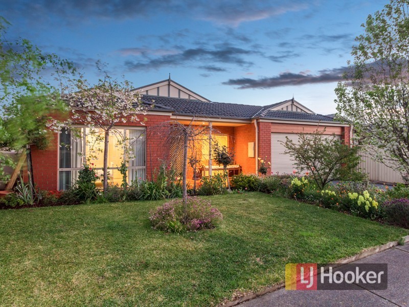 35 Bluehills Boulevard, Pakenham VIC 3810