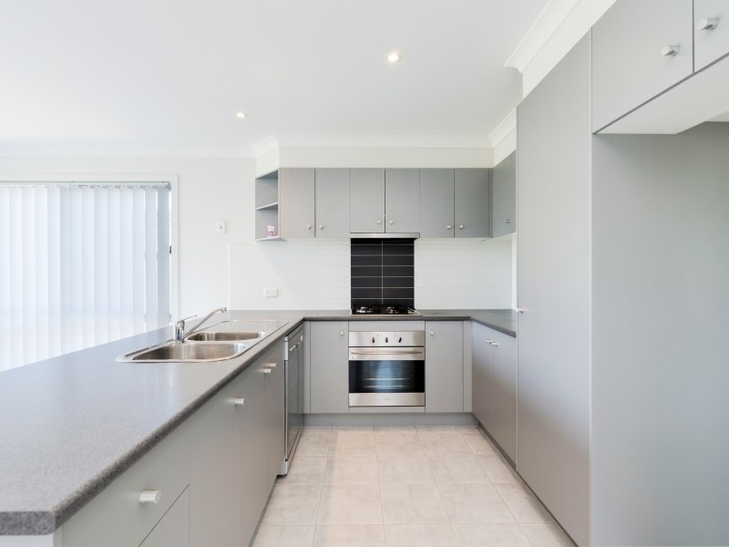 8 Cherry Blossom Chase, Pakenham VIC 3810