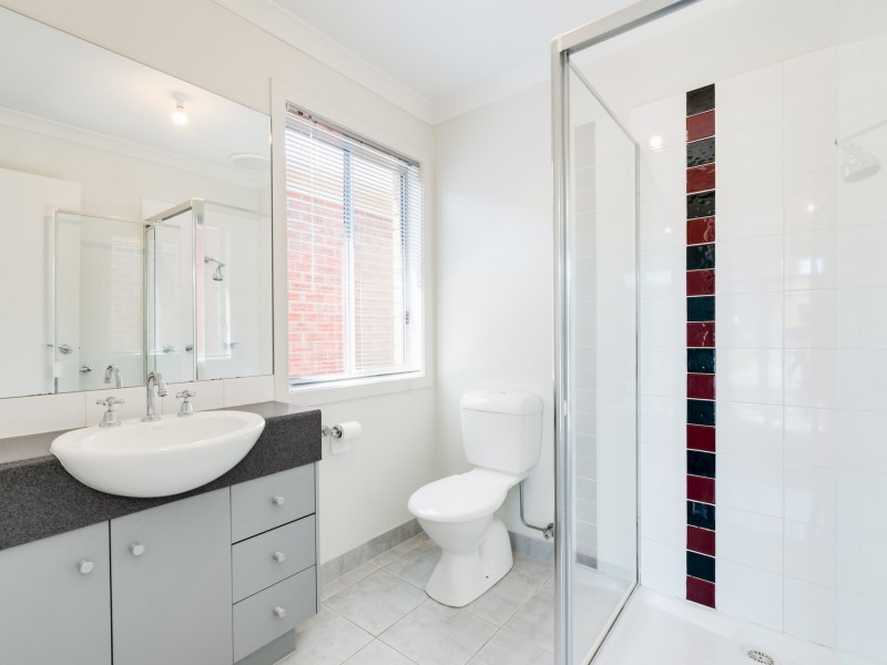 8 Cherry Blossom Chase, Pakenham VIC 3810