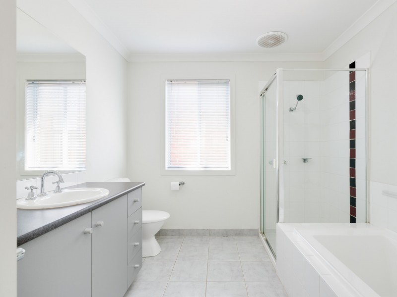 8 Cherry Blossom Chase, Pakenham VIC 3810