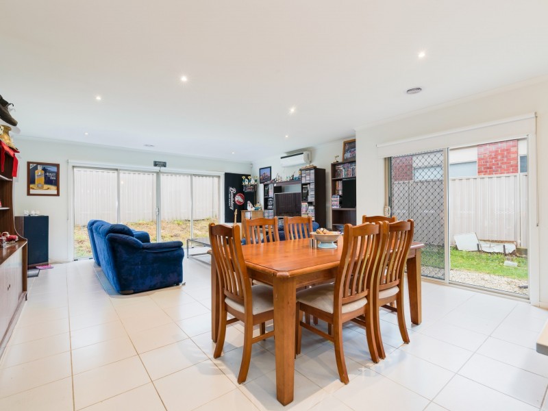48 Harrison Way, Pakenham VIC 3810