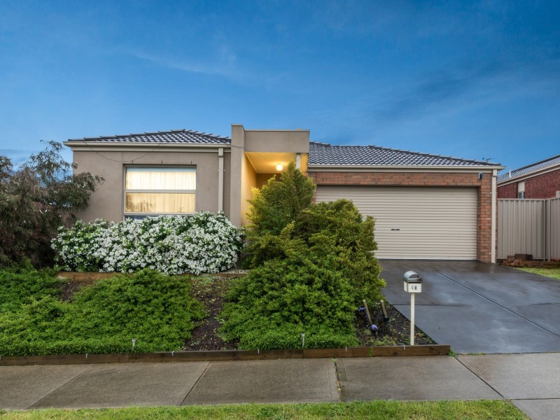48 Harrison Way, Pakenham VIC 3810