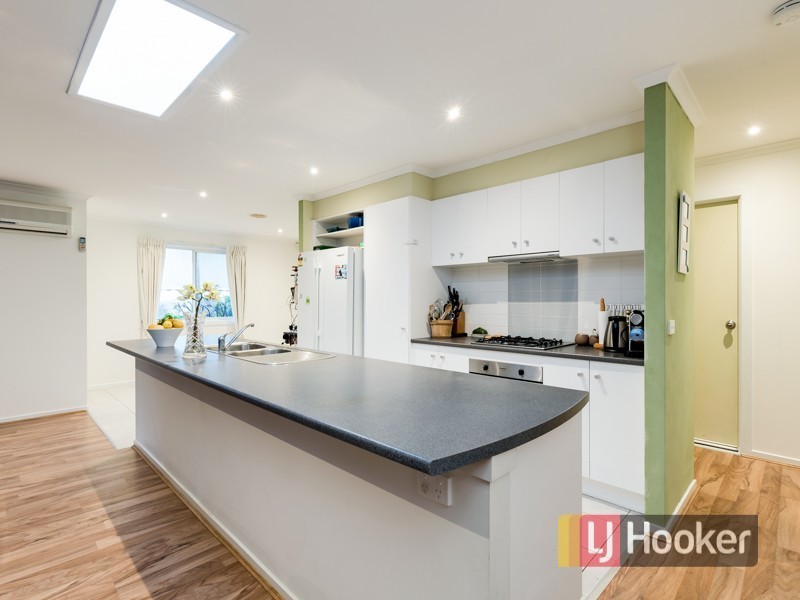 13 Teal Place, Pakenham VIC 3810