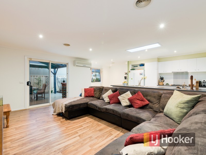 13 Teal Place, Pakenham VIC 3810