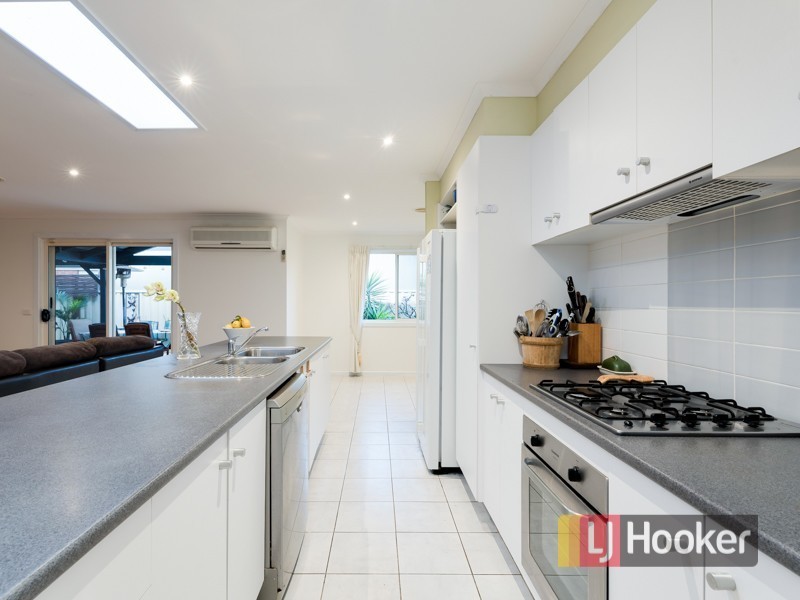 13 Teal Place, Pakenham VIC 3810