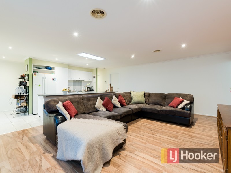 13 Teal Place, Pakenham VIC 3810