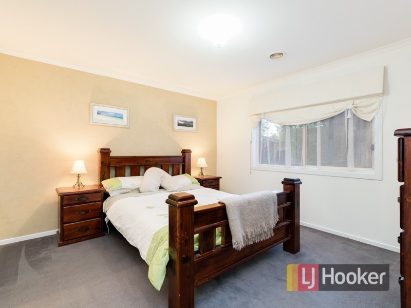 13 Teal Place, Pakenham VIC 3810