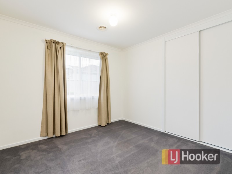 13 Teal Place, Pakenham VIC 3810
