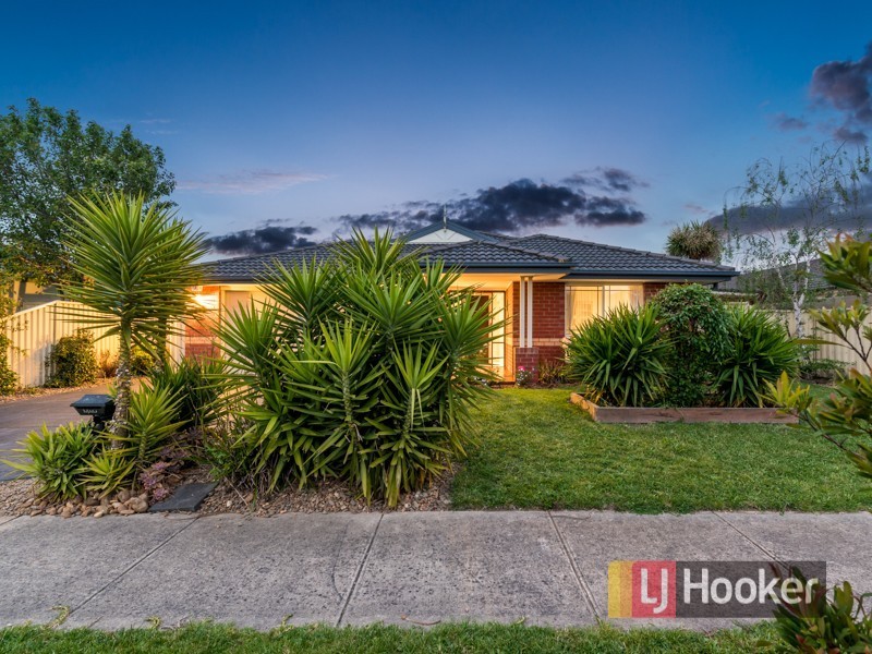 13 Teal Place, Pakenham VIC 3810