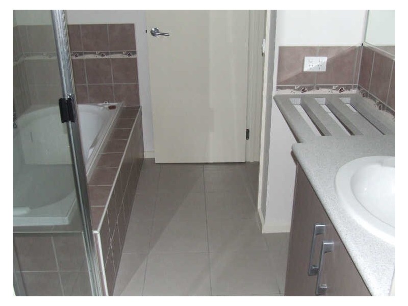 2/49 Princes Highway, Pakenham VIC 3810