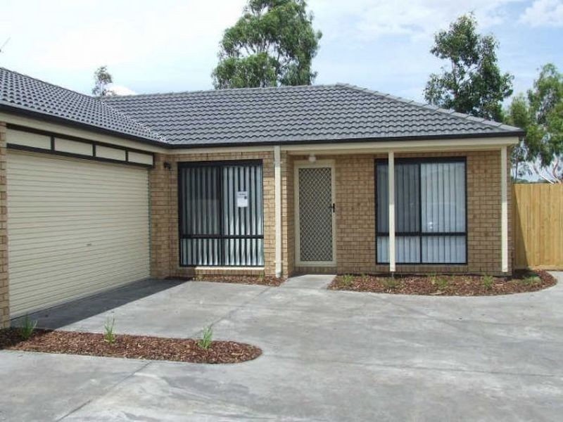 2/22 Parman Avenue, Pakenham VIC 3810