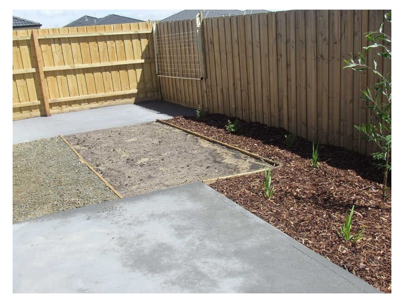 2/22 Parman Avenue, Pakenham VIC 3810