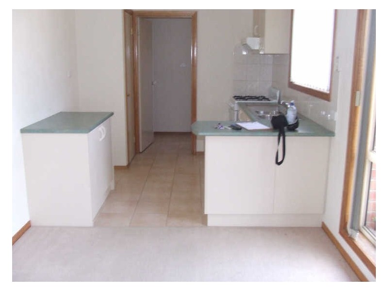 2/63 Pommel Street, Pakenham VIC 3810