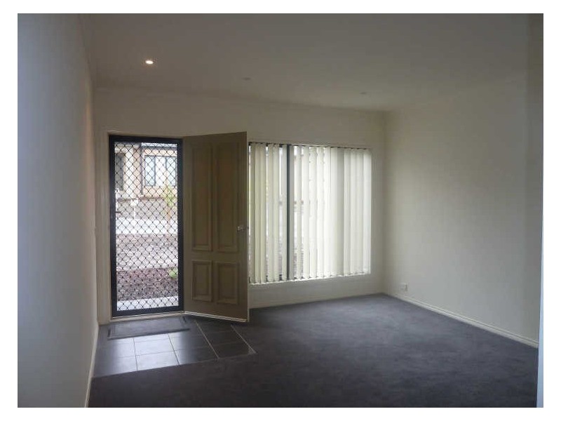 6/103 Army Road, Pakenham VIC 3810