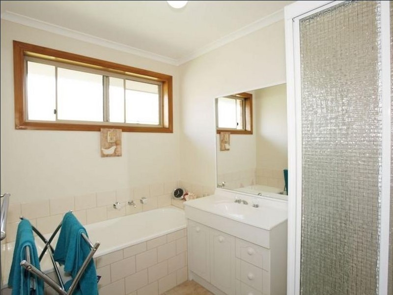 5 Naples Way, Pakenham VIC 3810