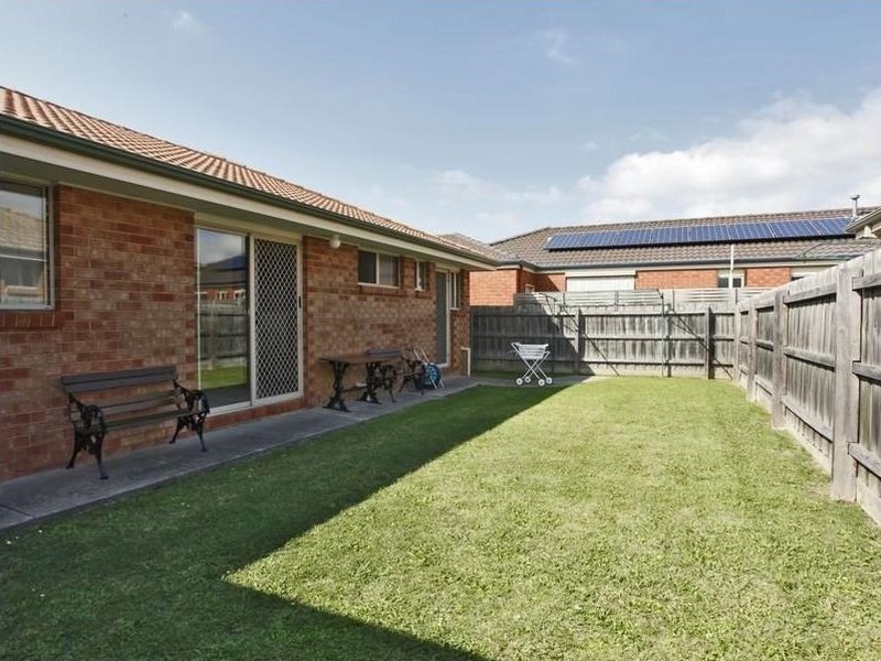5 Naples Way, Pakenham VIC 3810