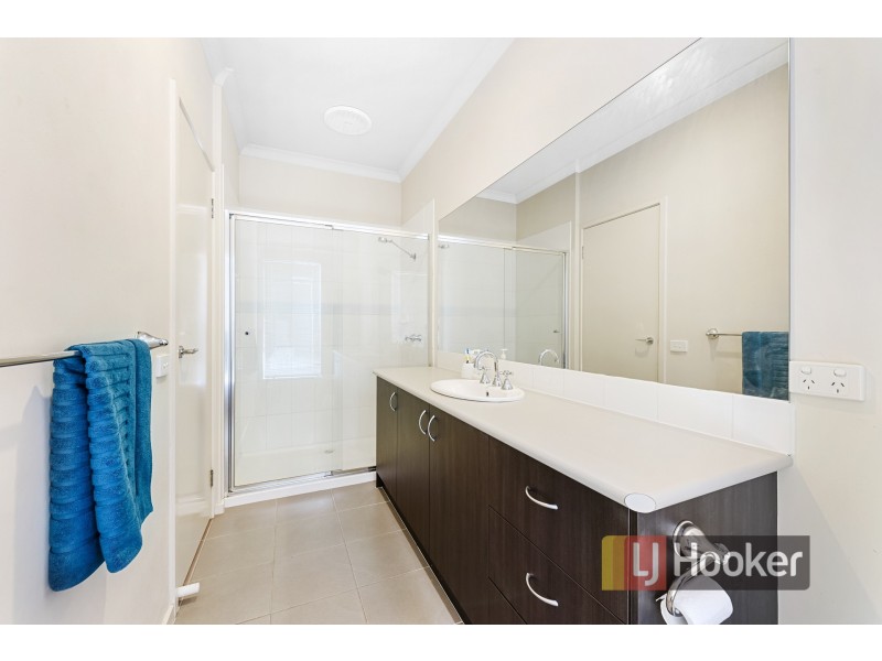 5 Dealbata Lane, Pakenham VIC 3810