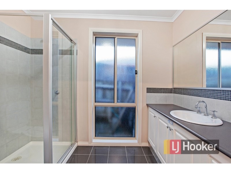 48 Ebony Drive, Pakenham VIC 3810