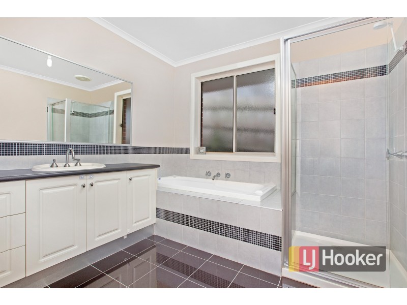 48 Ebony Drive, Pakenham VIC 3810