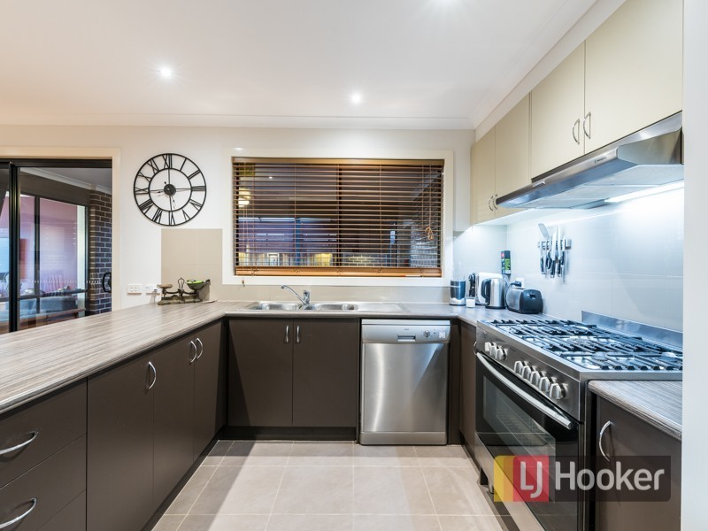 90 Gallery Way, Pakenham VIC 3810