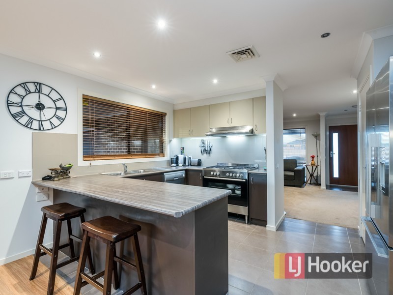 90 Gallery Way, Pakenham VIC 3810