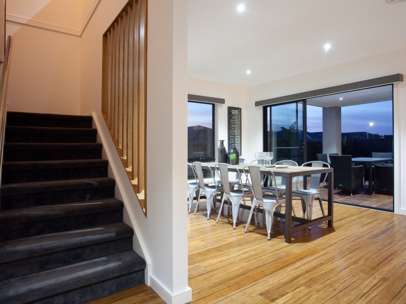 35 Bathgate Crescent, Cranbourne VIC 3977