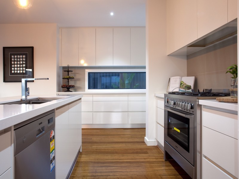 35 Bathgate Crescent, Cranbourne VIC 3977