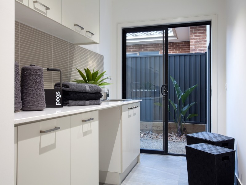 35 Bathgate Crescent, Cranbourne VIC 3977