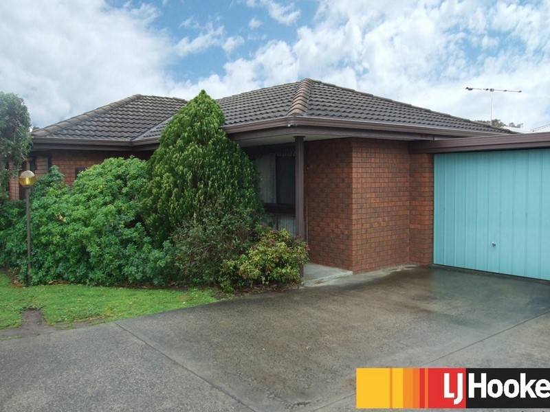 2/18 Henty Steet, Pakenham VIC 3810