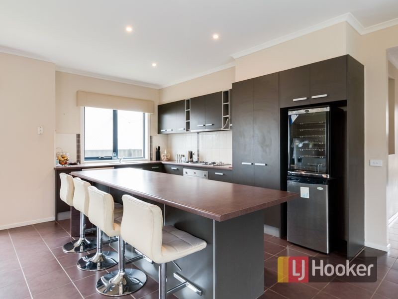 12 Michigan Grange, Pakenham VIC 3810