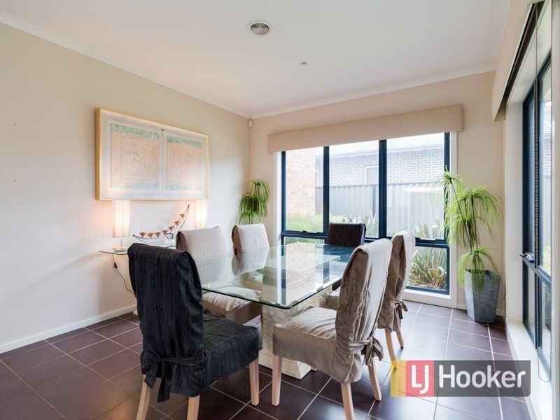 12 Michigan Grange, Pakenham VIC 3810