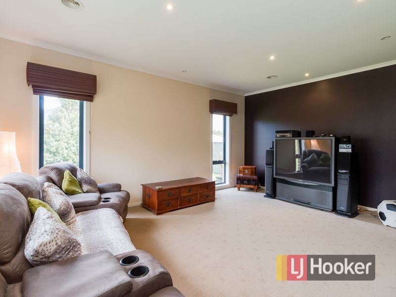 12 Michigan Grange, Pakenham VIC 3810