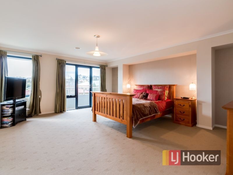 12 Michigan Grange, Pakenham VIC 3810