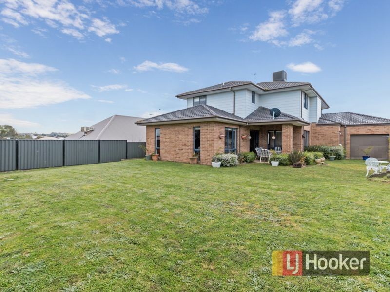12 Michigan Grange, Pakenham VIC 3810