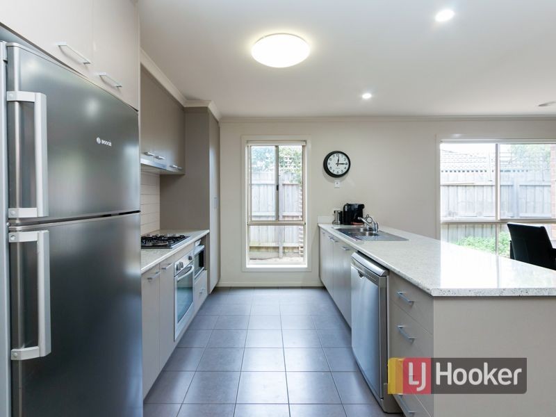 52 Sandalwood Drive, Pakenham VIC 3810