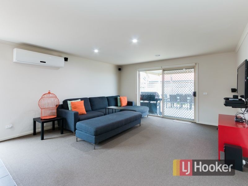 52 Sandalwood Drive, Pakenham VIC 3810