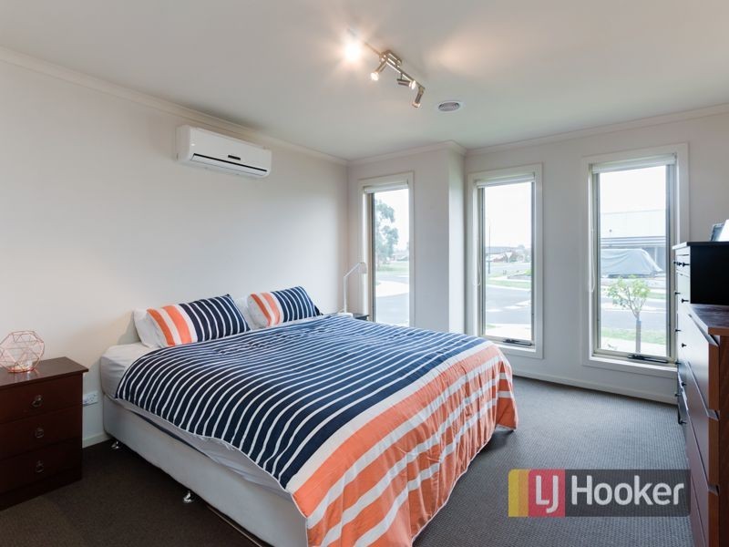 52 Sandalwood Drive, Pakenham VIC 3810