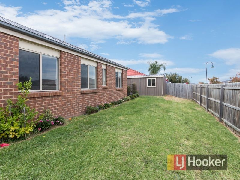 52 Sandalwood Drive, Pakenham VIC 3810