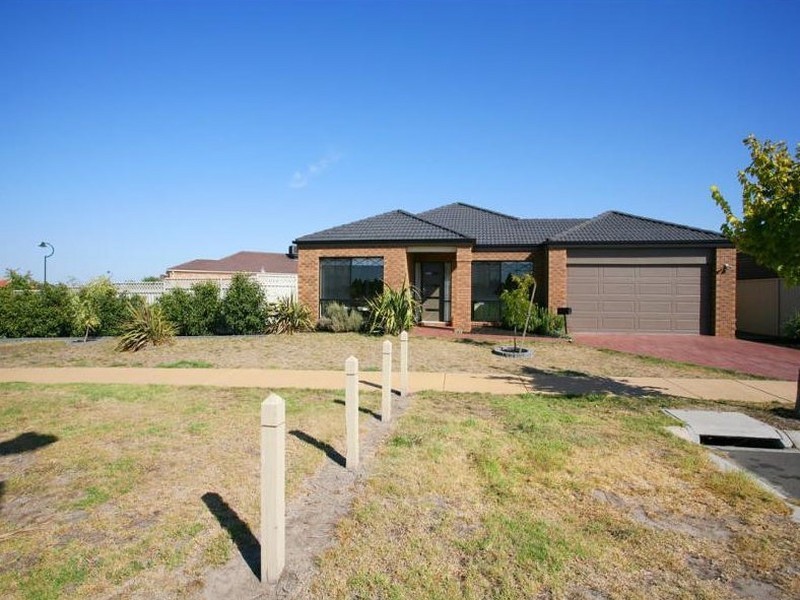 24 Howqua Place, Pakenham VIC 3810