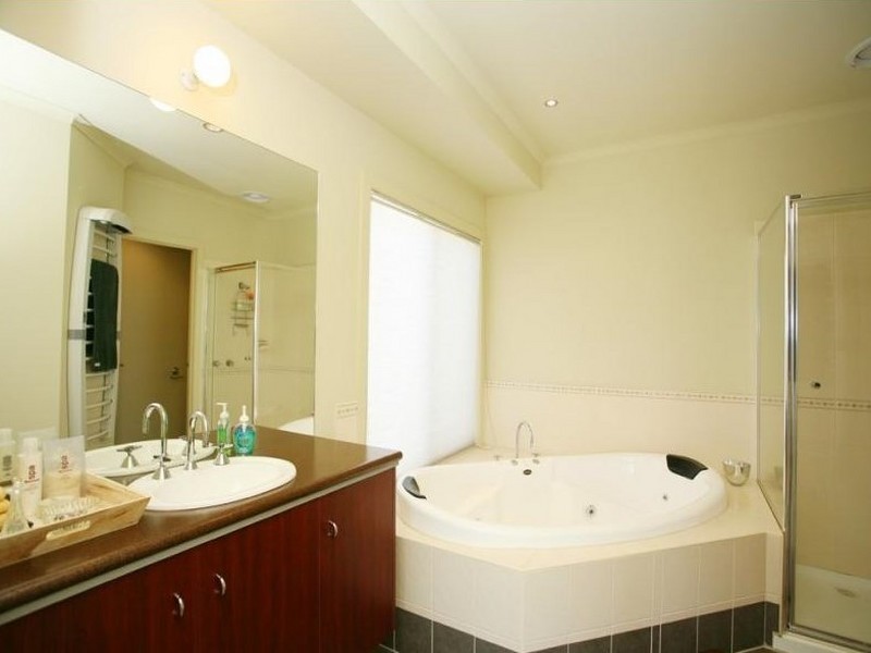 24 Howqua Place, Pakenham VIC 3810