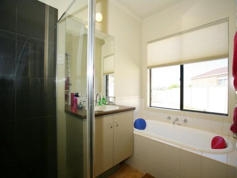 24 Howqua Place, Pakenham VIC 3810