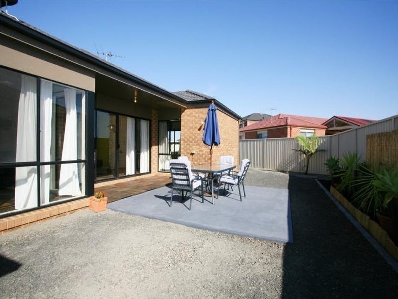 24 Howqua Place, Pakenham VIC 3810