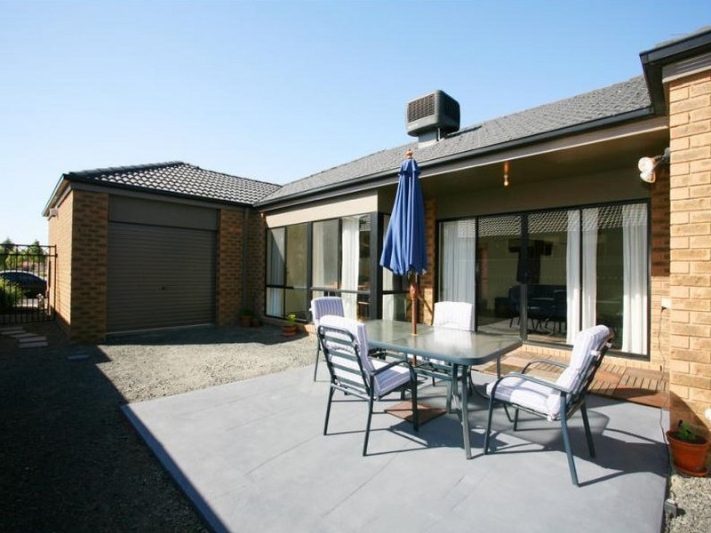 24 Howqua Place, Pakenham VIC 3810