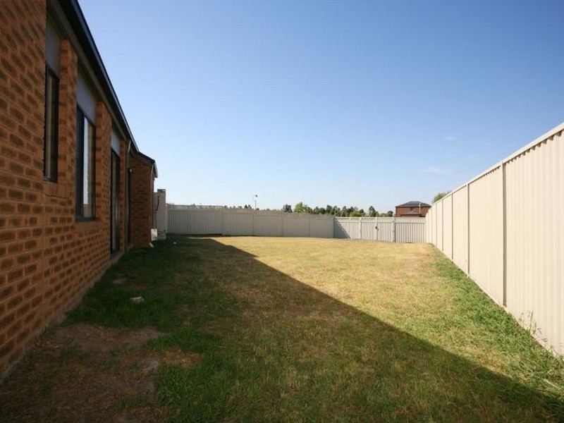 24 Howqua Place, Pakenham VIC 3810