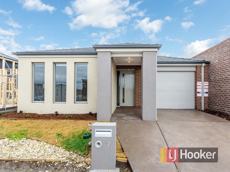 7 Clairwood Avenue, Pakenham VIC 3810