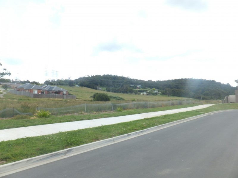 98 Manna Gum Drive, Pakenham VIC 3810